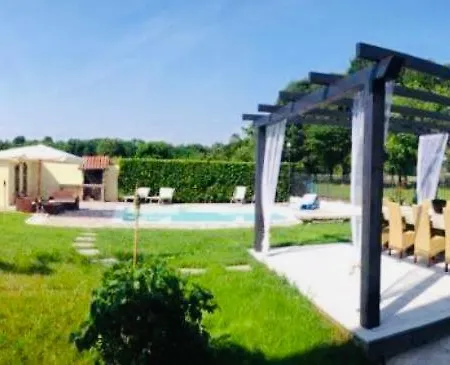 B Tresoldi Apartment *